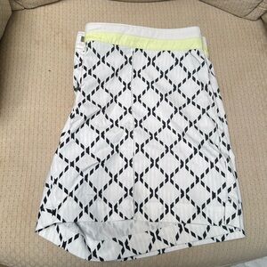 Printed golf shorts